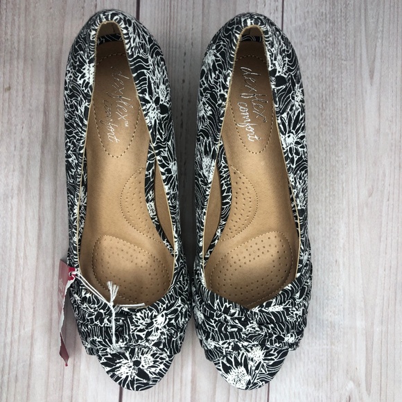 dexflex comfort Women Size 7 Sandals Wedge Heel - Picture 2 of 8